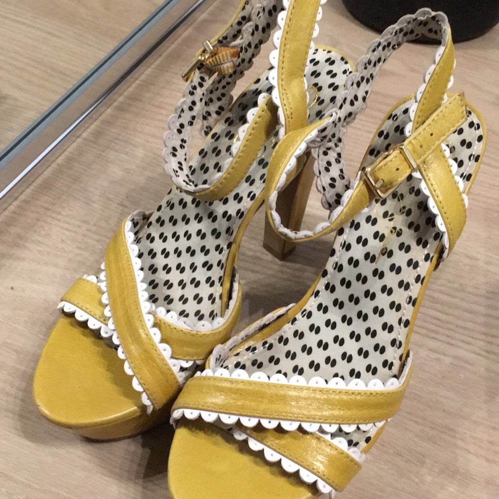 Mustard yellow Jessica Simpson summer heels!